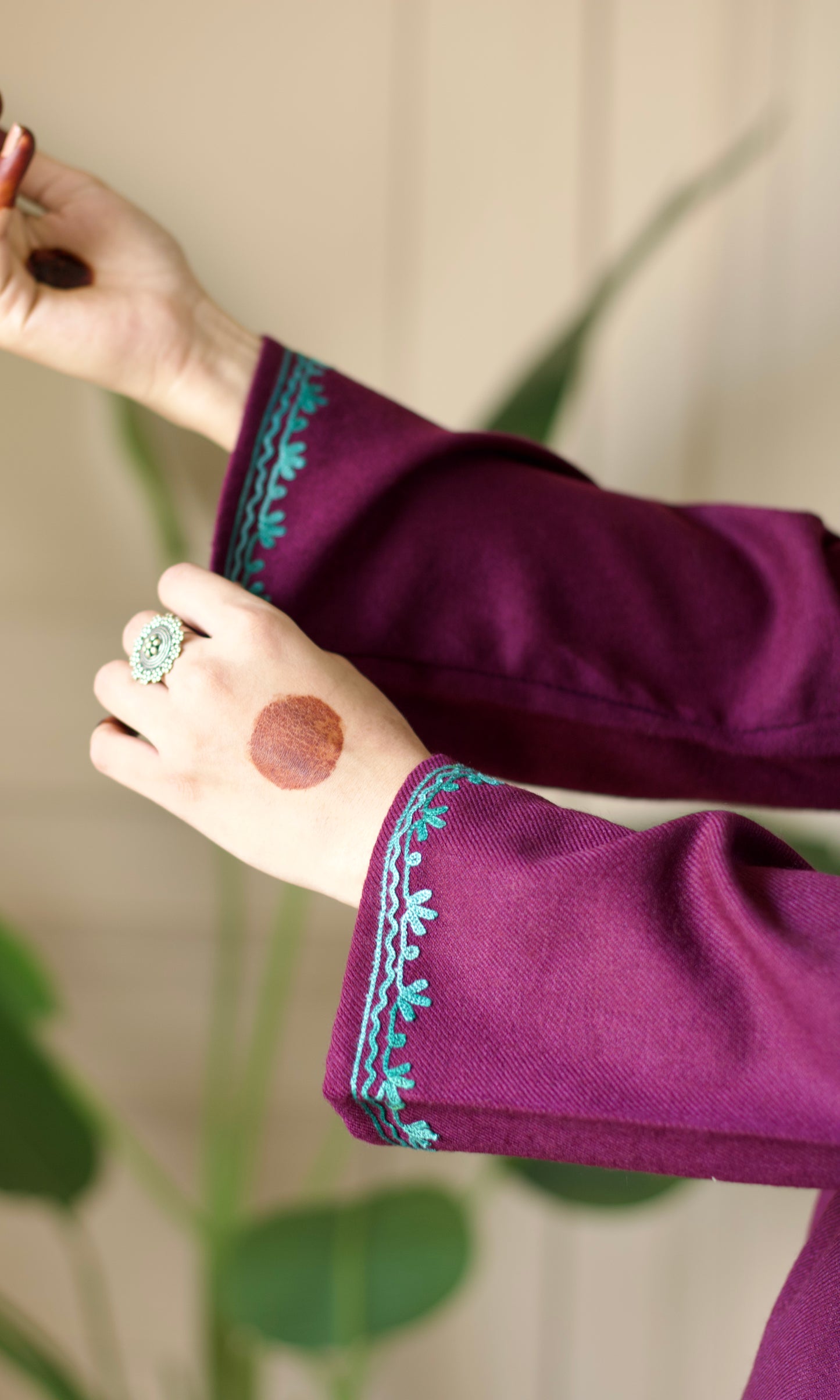 Plum Glow Aari Embroidered Fine Cashmilon Pheran