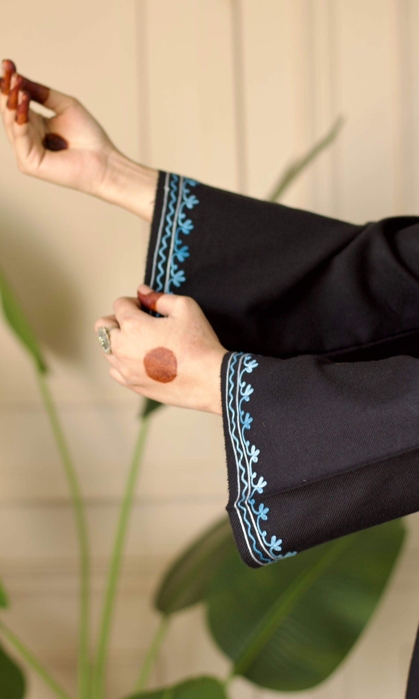 Blue Bliss Aari Embroidered Black Fine Cashmilon Pheran