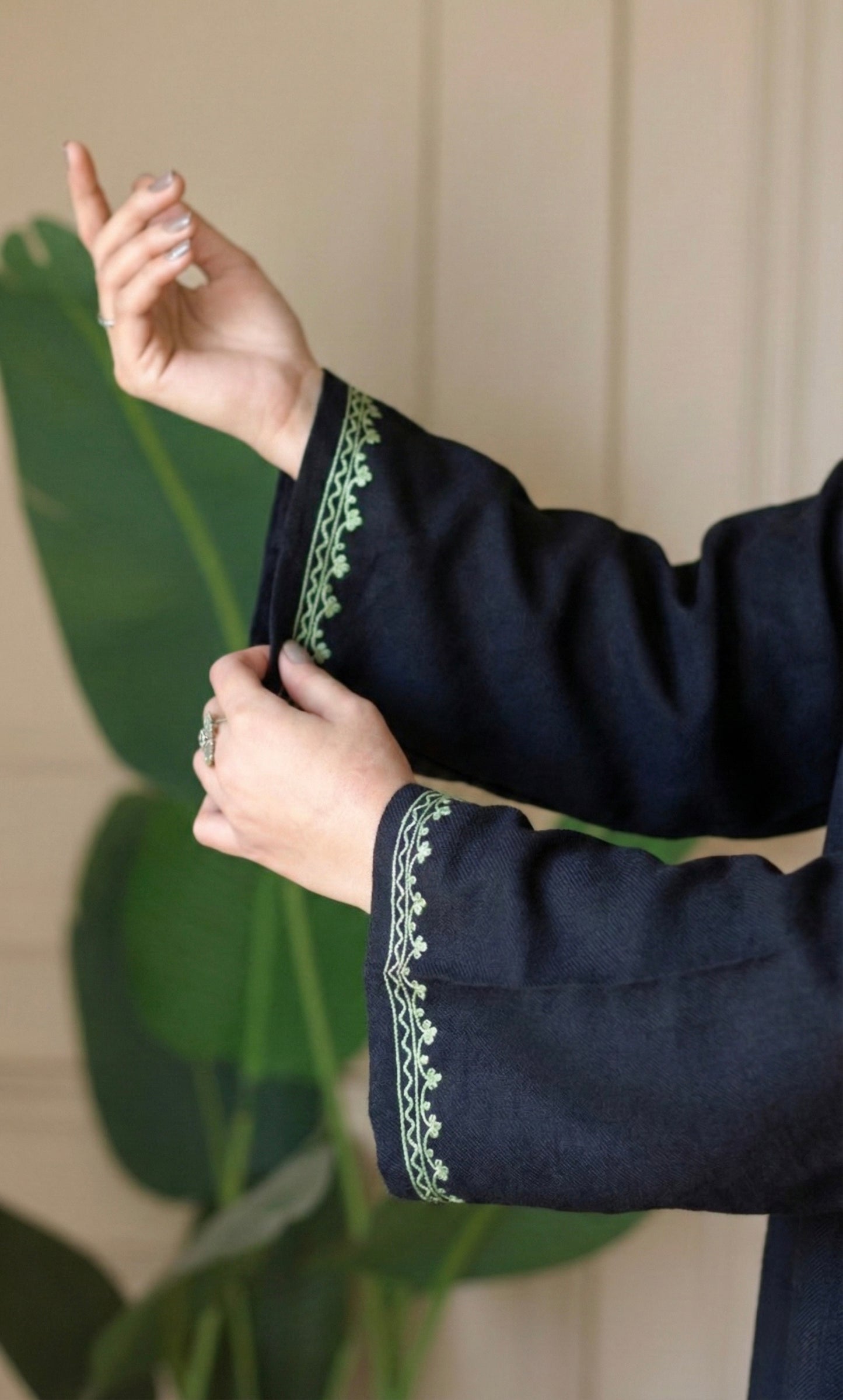 Black Emerald Bloom Aari Embroidered Fine Cashmilon Pheran