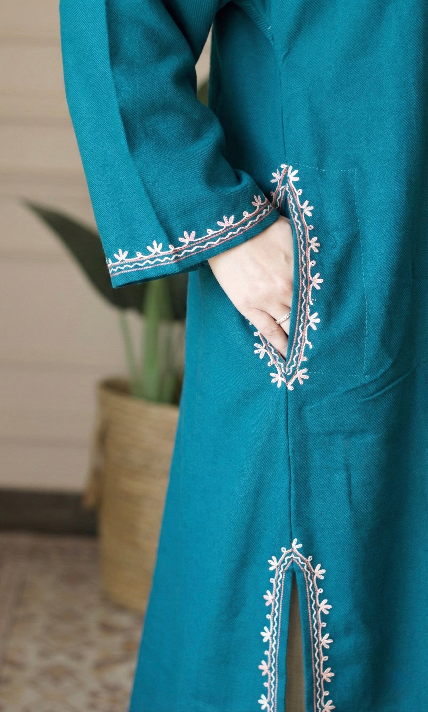 Sea Green Vibrant Aari Embroidered Fine Cashmilon Pheran