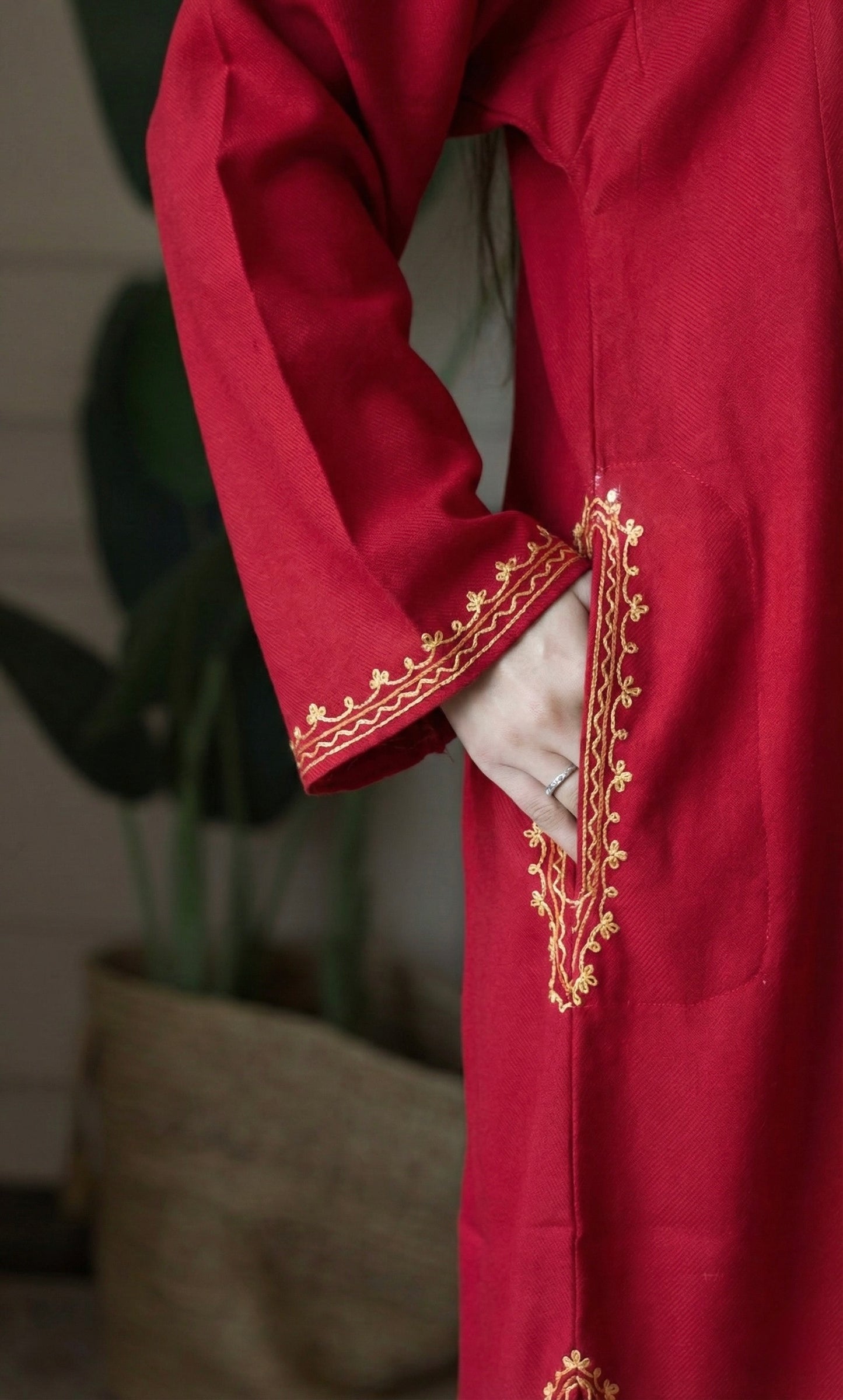 Crimson Saffron Bloom Aari Embroidered Fine Cashmilon Pheran