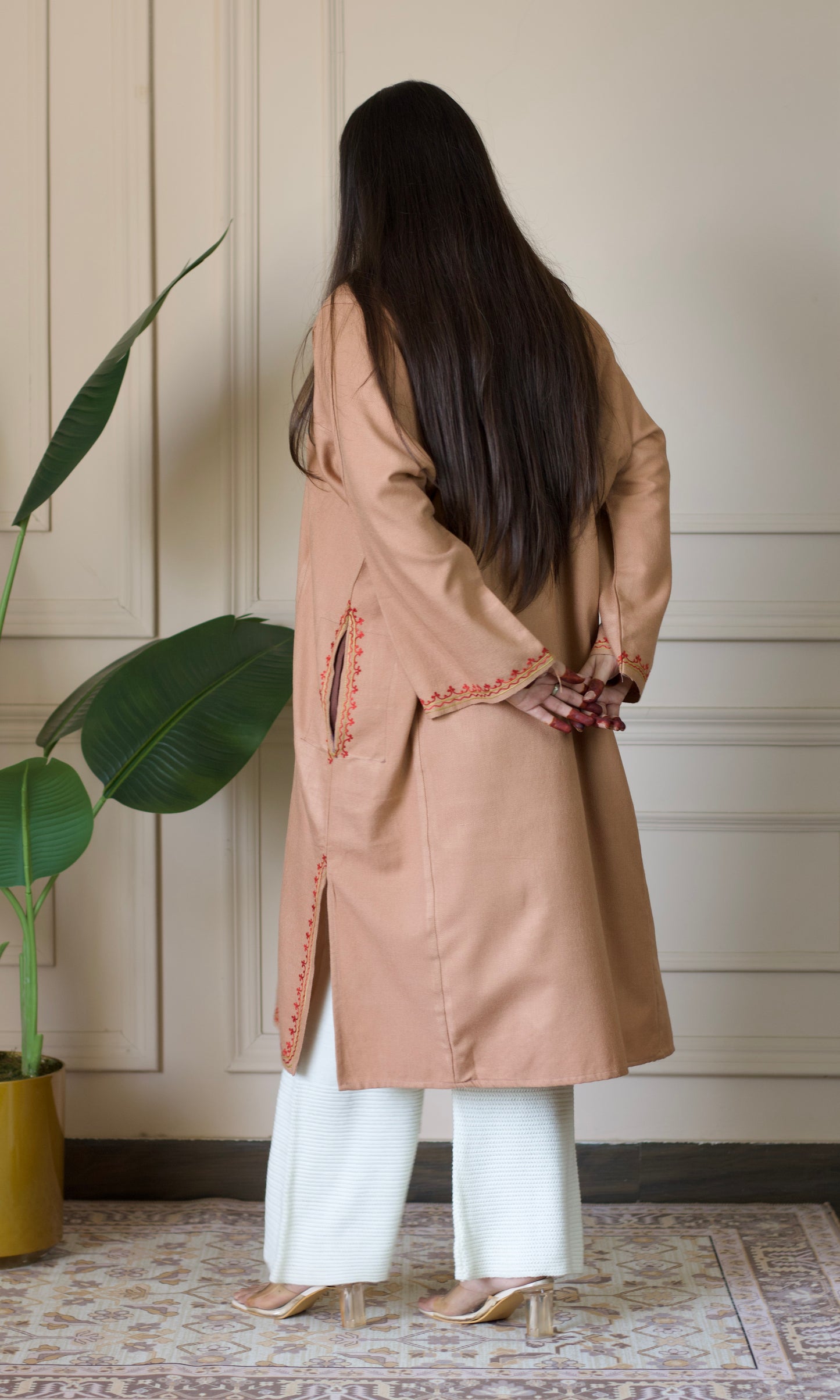 Blush Glow Aari Embroidered Fine Cashmilon Pheran