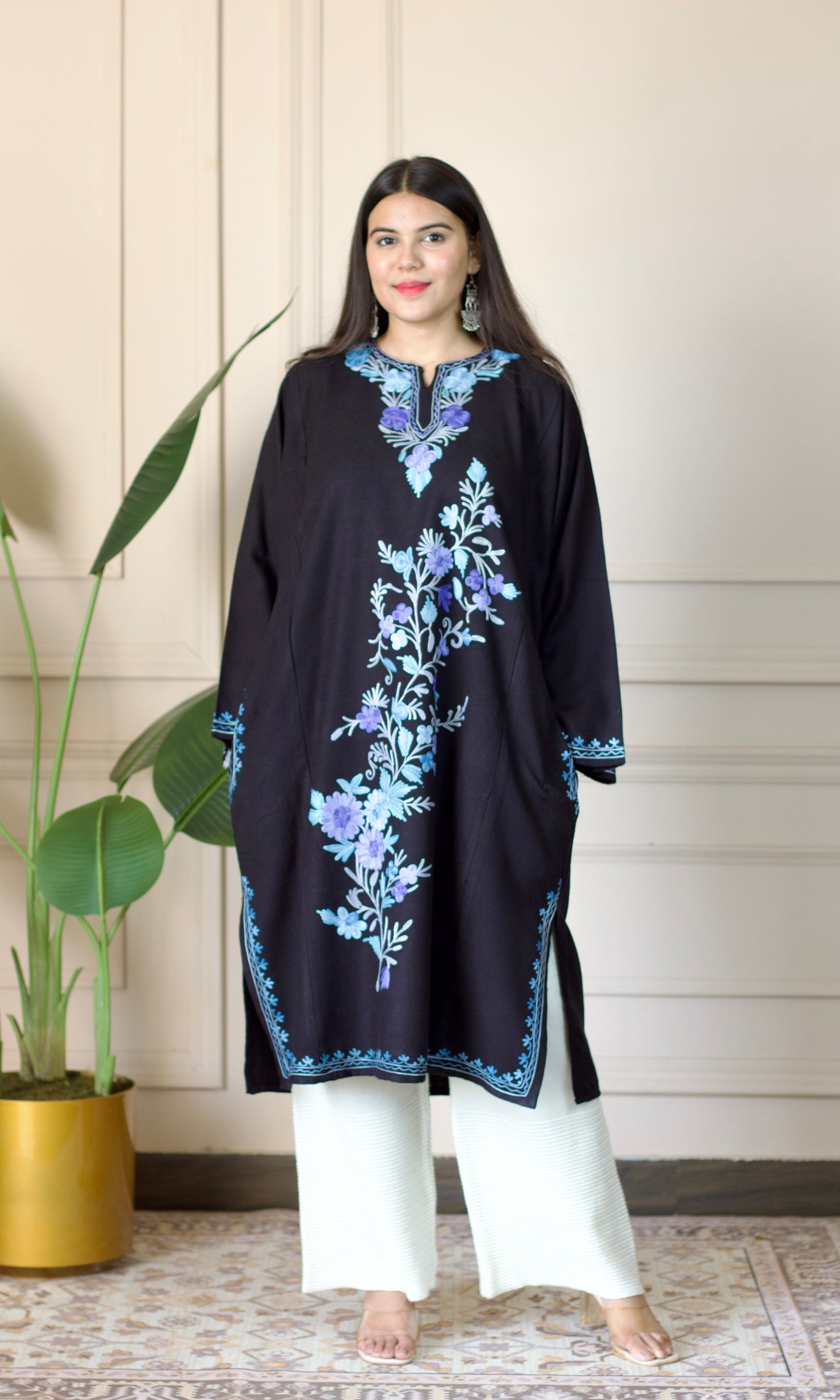 Blue Bliss Aari Embroidered Black Fine Cashmilon Pheran