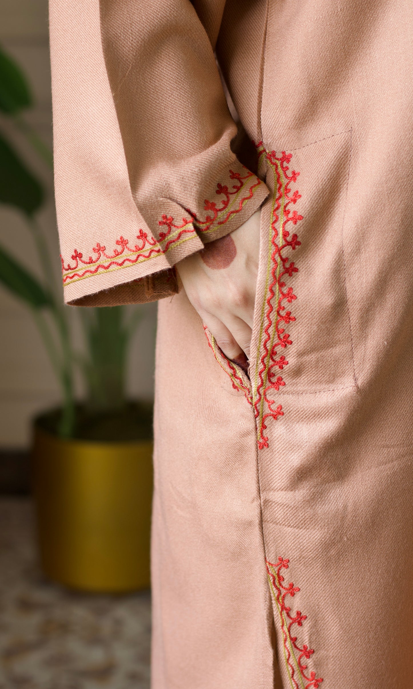 Blush Glow Aari Embroidered Fine Cashmilon Pheran