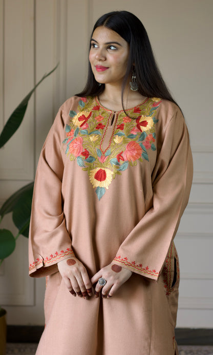 Blush Glow Aari Embroidered Fine Cashmilon Pheran