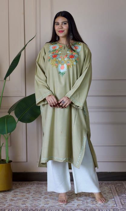 Beige Aari Embroidered Fine Cashmilon Pheran