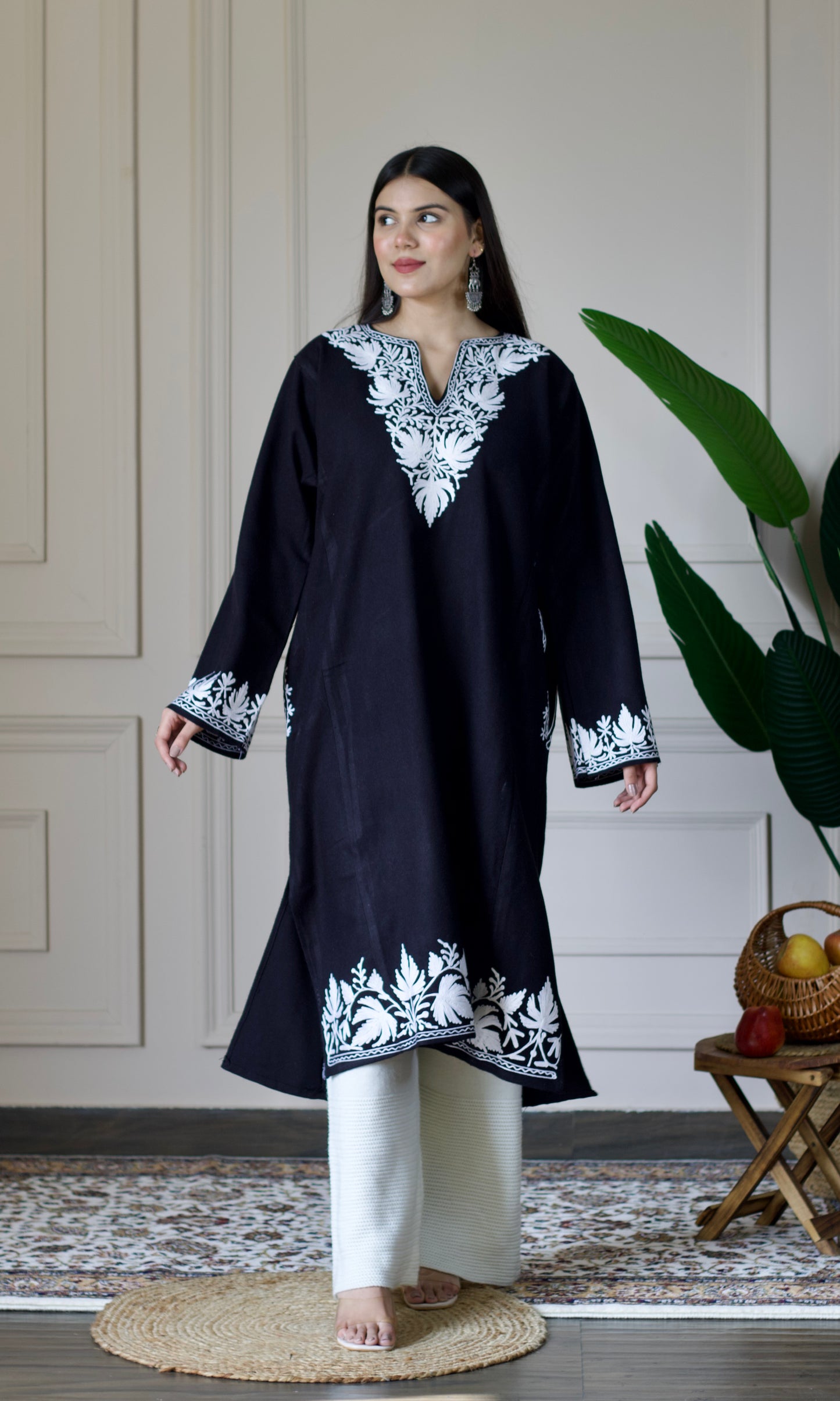 Black Cashmilon Pheran with White Aari Embroidery