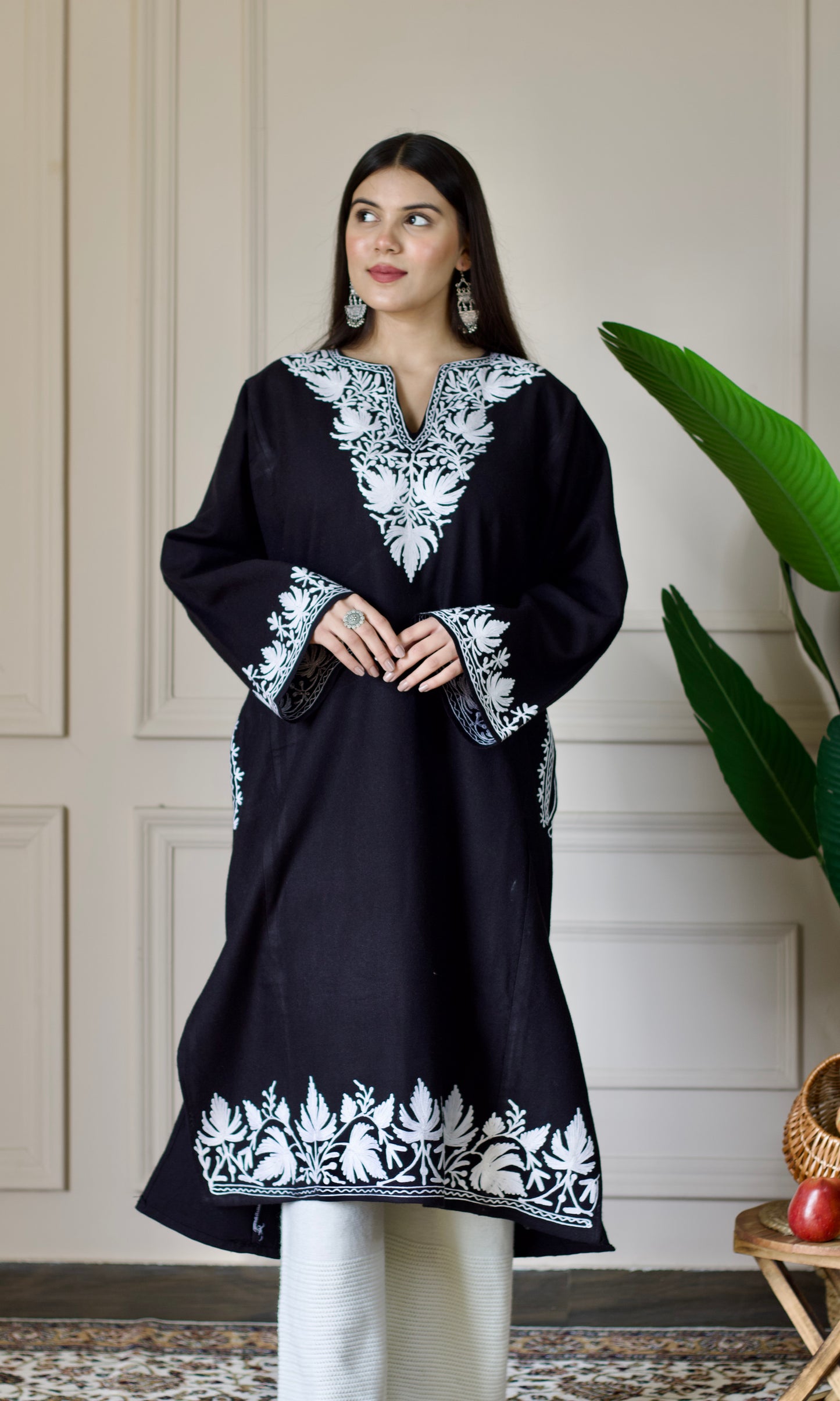 Black Cashmilon Pheran with White Aari Embroidery