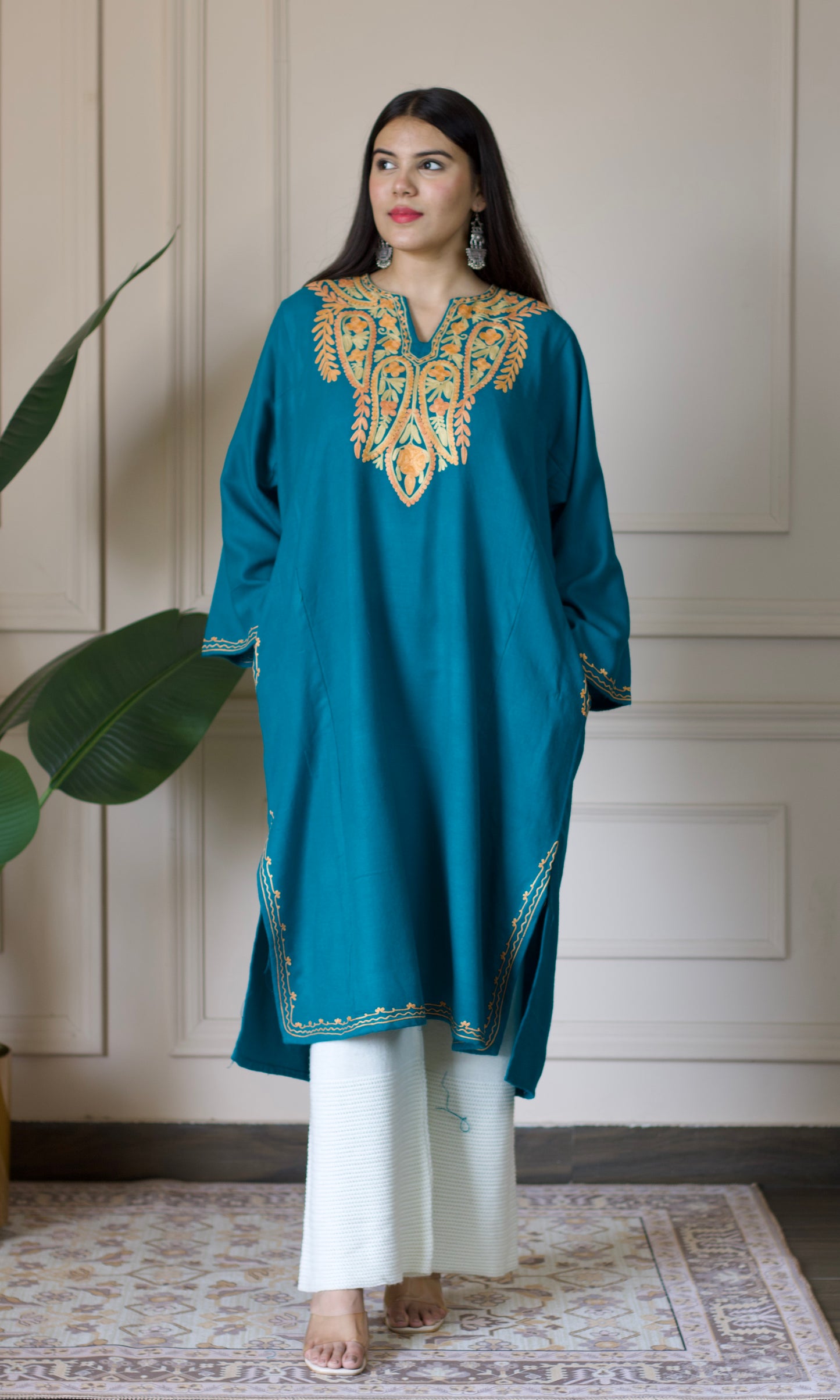 Sea Green Aari Embroidered Fine Cashmilon Pheran