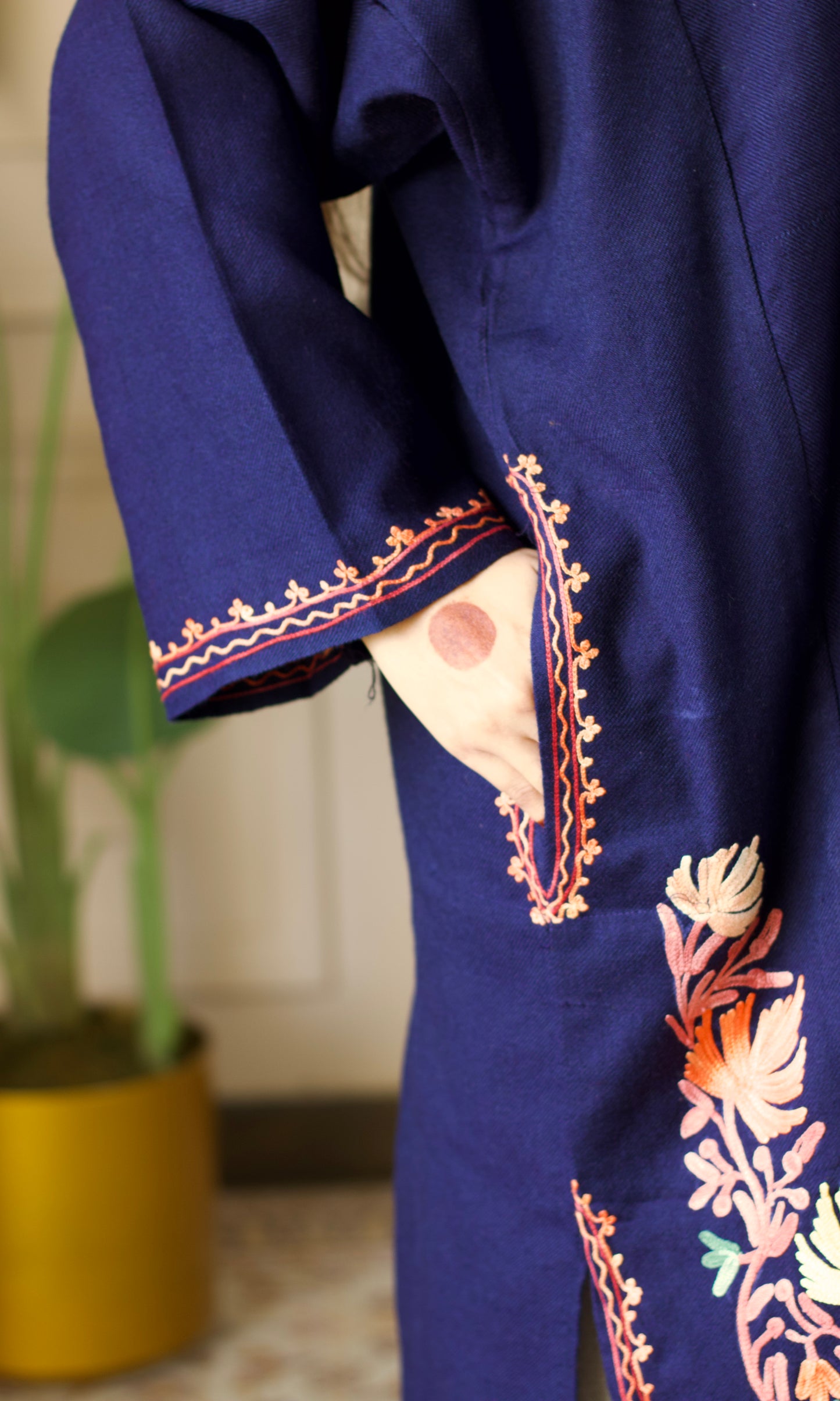 Evening Hues Aari Embroidered Navy Fine Cashmilon Pheran