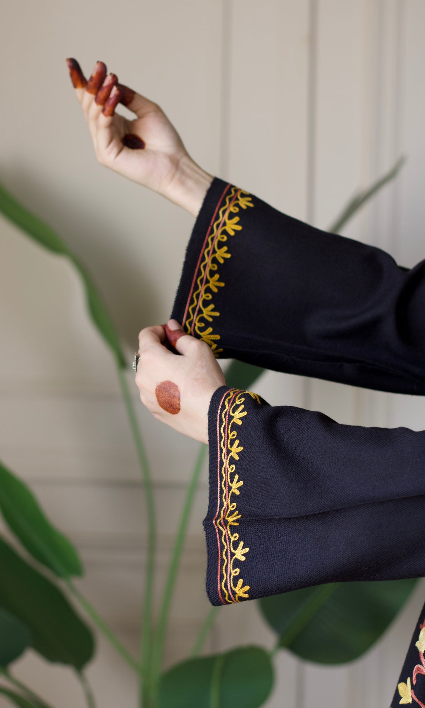 Saffron Glow Aari Embroidered Black Fine Cashmilon Pheran