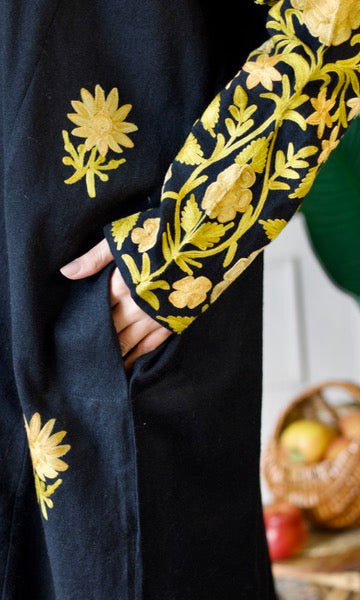 Black Aari Embroidered Wool Pheran