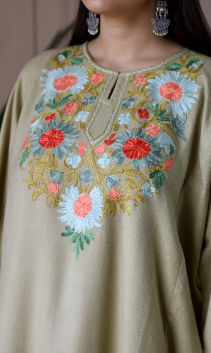 Beige Aari Embroidered Fine Cashmilon Pheran