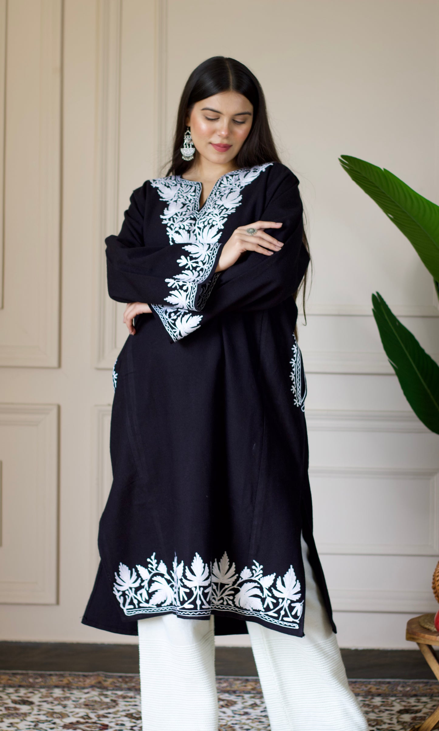 Black Cashmilon Pheran with White Aari Embroidery