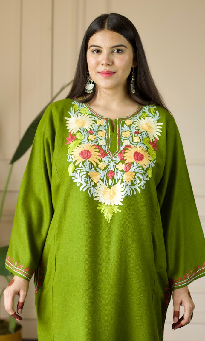 Mehendi Aari Embroidered Fine Cashmilon Pheran