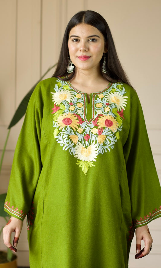 Mehendi Aari Embroidered Fine Cashmilon Pheran