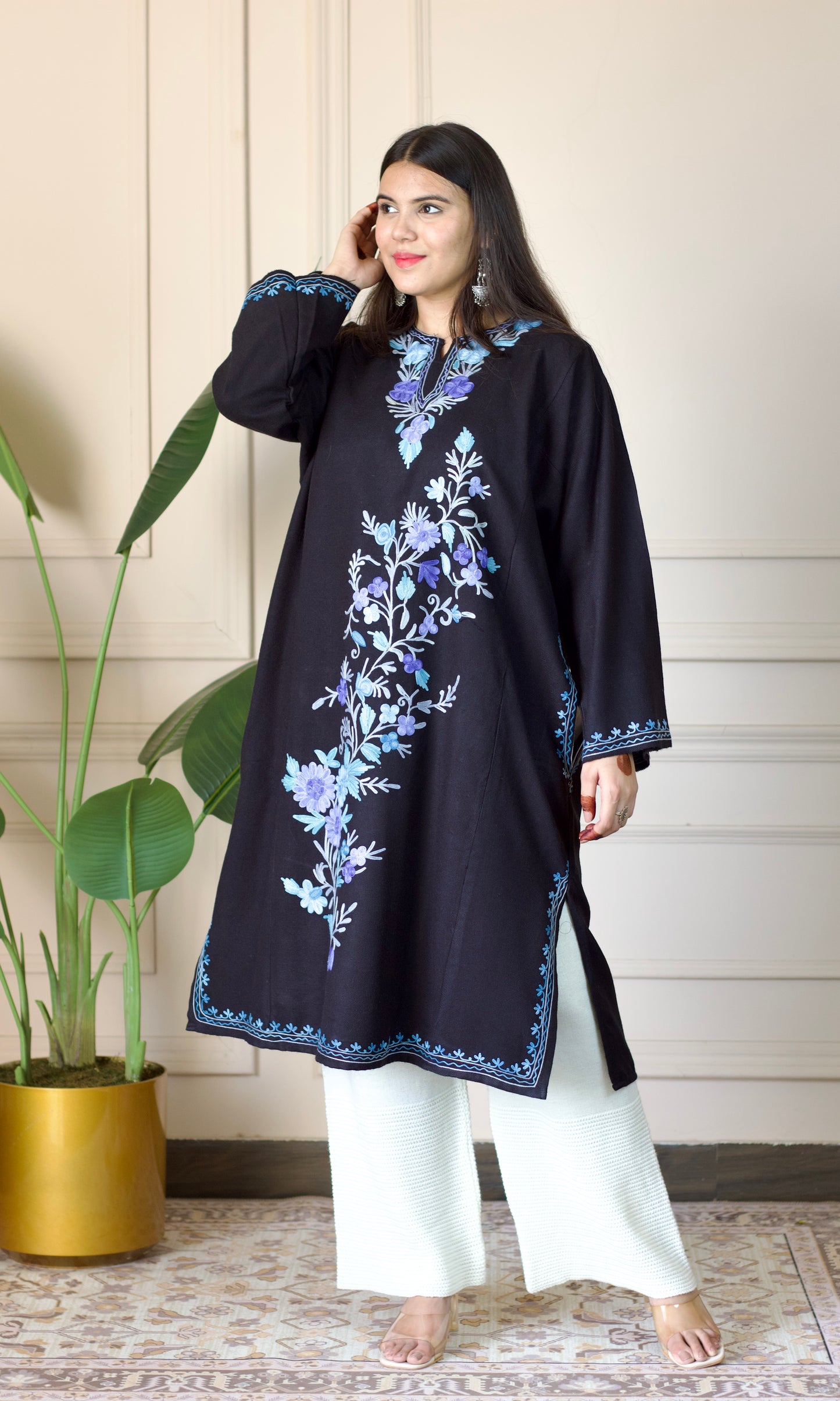 Blue Bliss Aari Embroidered Black Fine Cashmilon Pheran