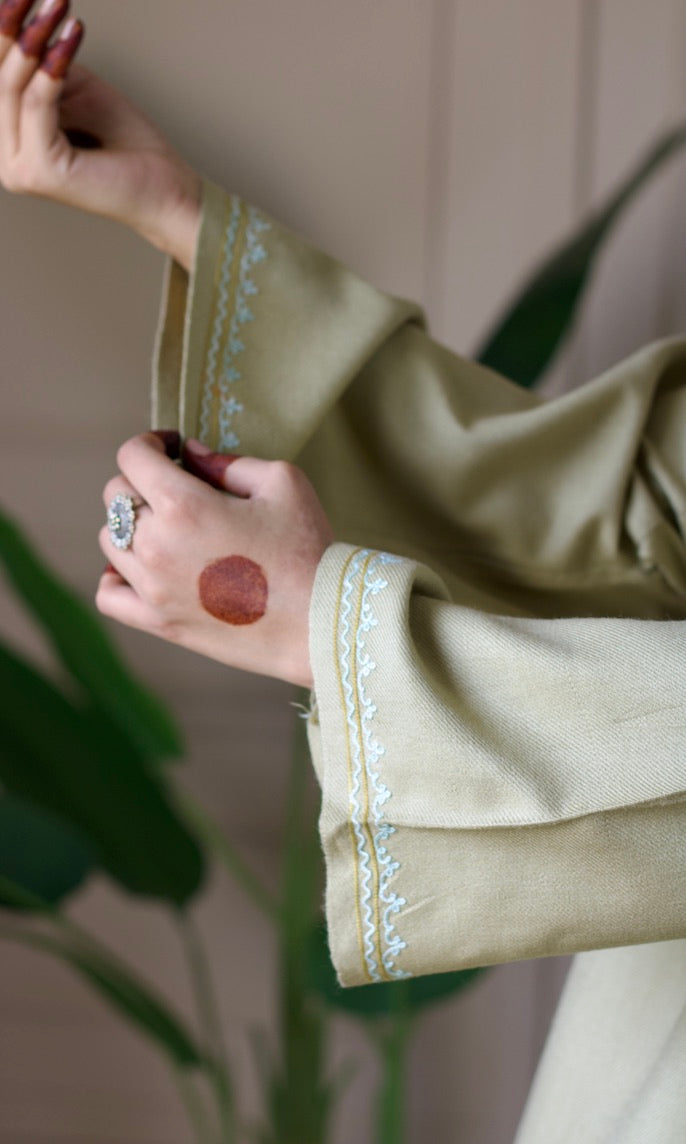 Beige Aari Embroidered Fine Cashmilon Pheran