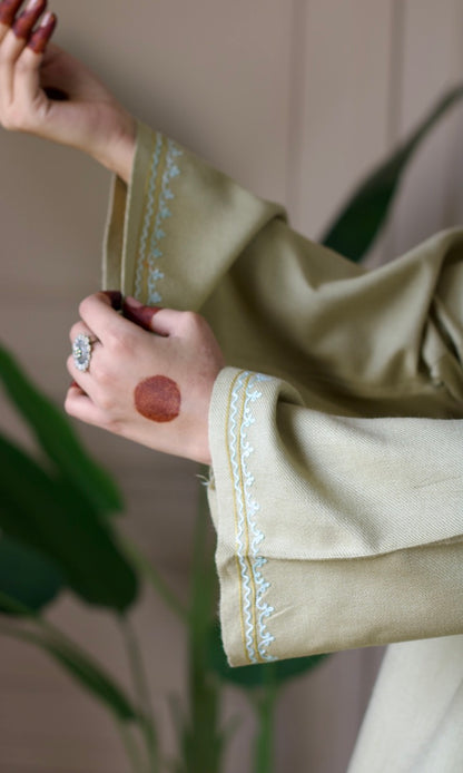 Beige Aari Embroidered Fine Cashmilon Pheran