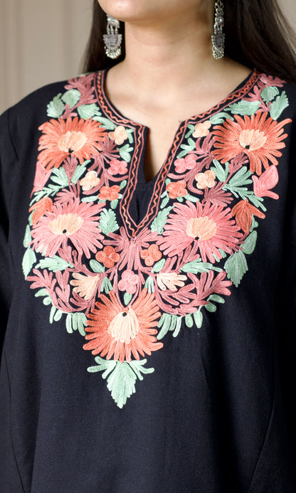 Floral Glow Aari Embroidered Black Fine Cashmilon Pheran