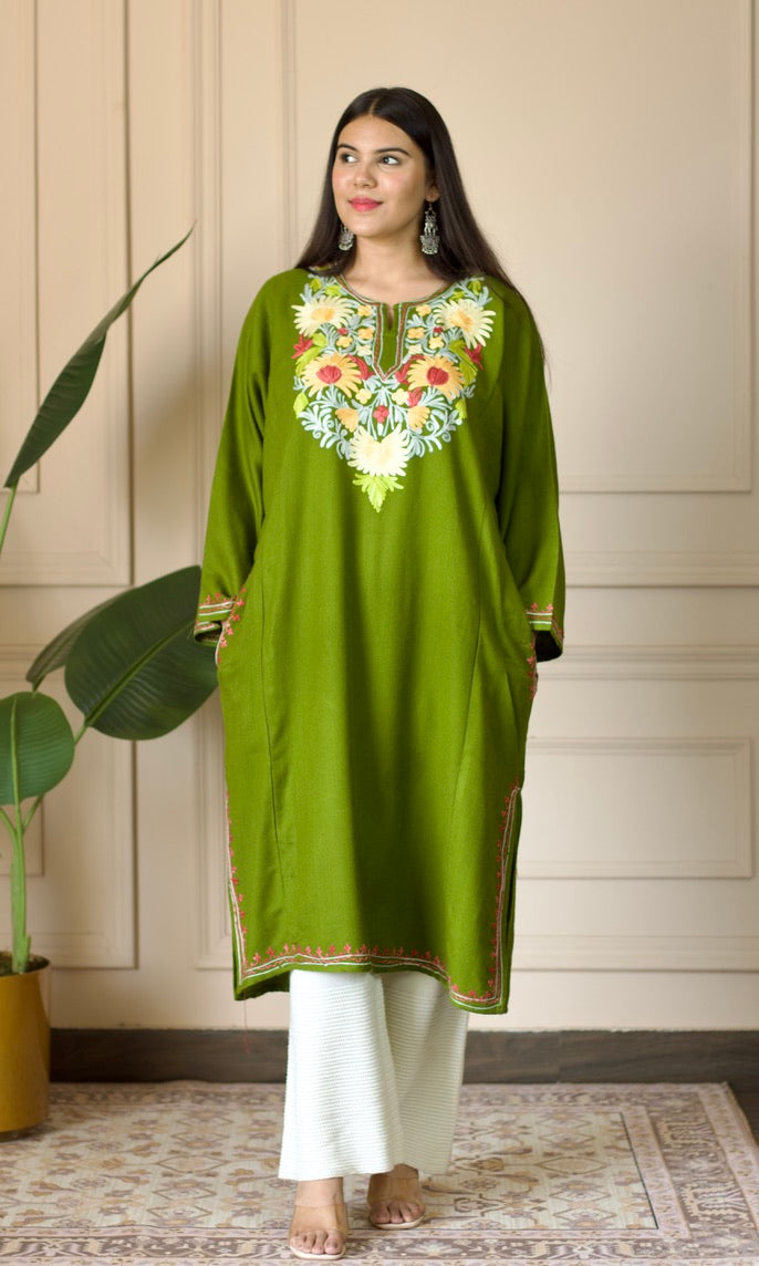 Mehendi Aari Embroidered Fine Cashmilon Pheran