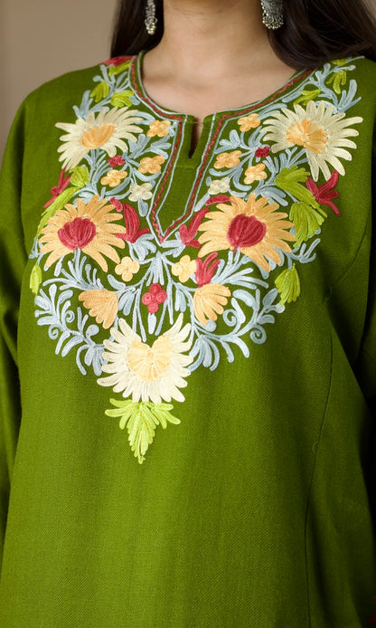 Mehendi Aari Embroidered Fine Cashmilon Pheran