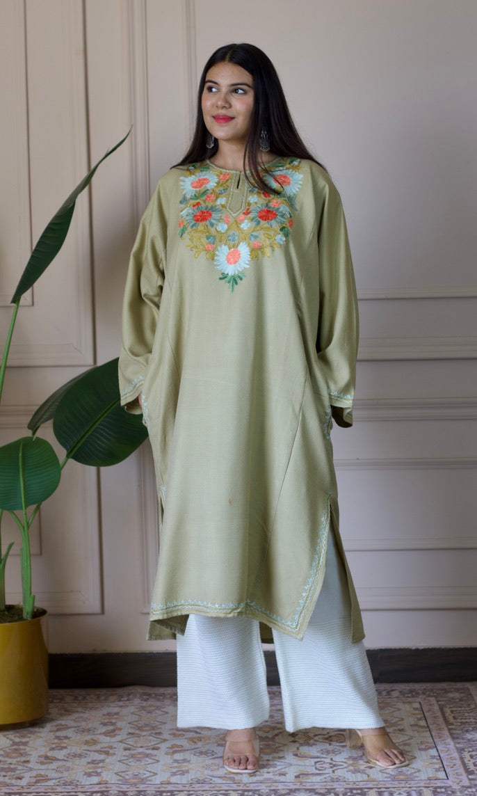 Beige Aari Embroidered Fine Cashmilon Pheran