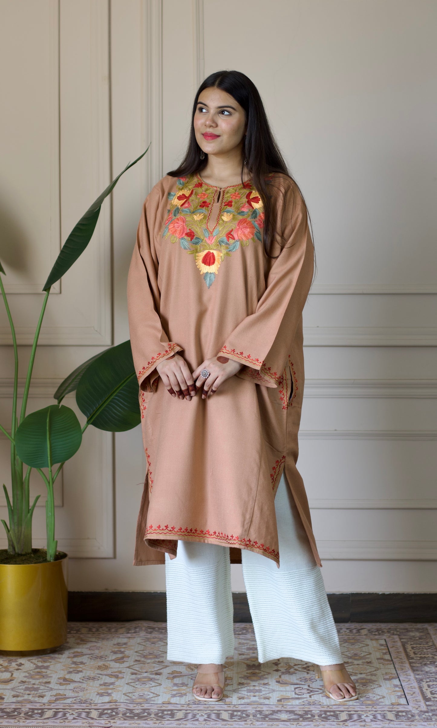 Blush Glow Aari Embroidered Fine Cashmilon Pheran