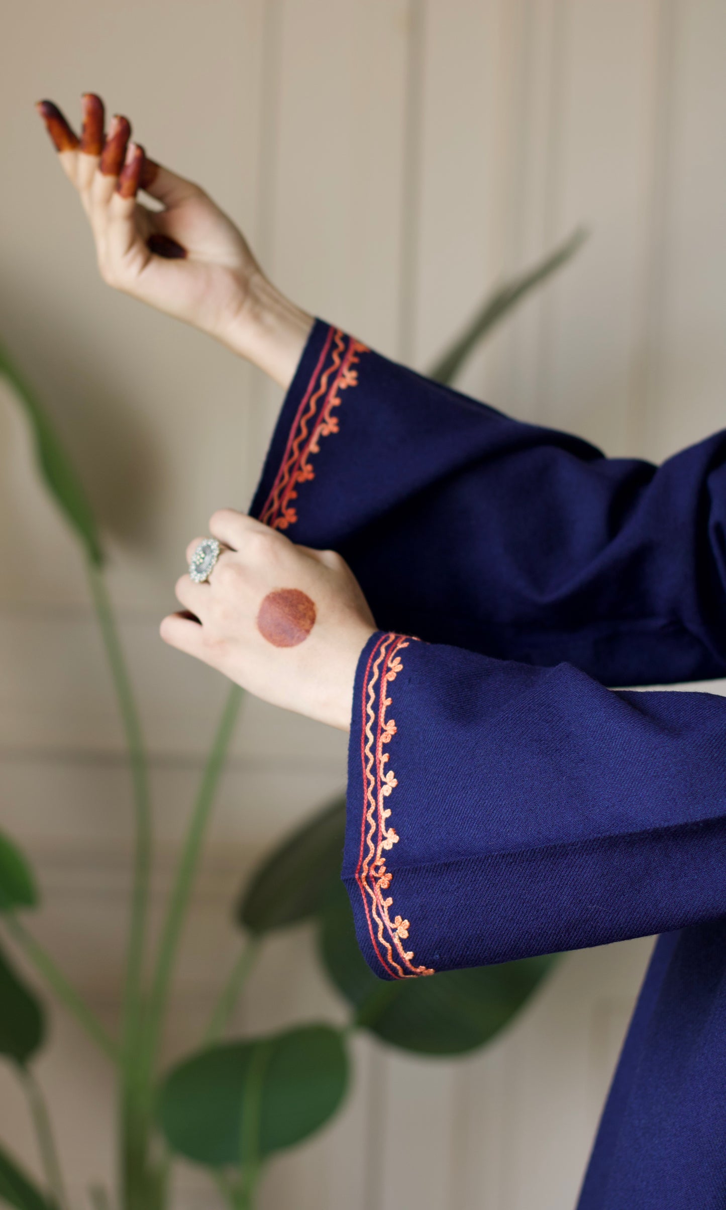 Evening Hues Aari Embroidered Navy Fine Cashmilon Pheran