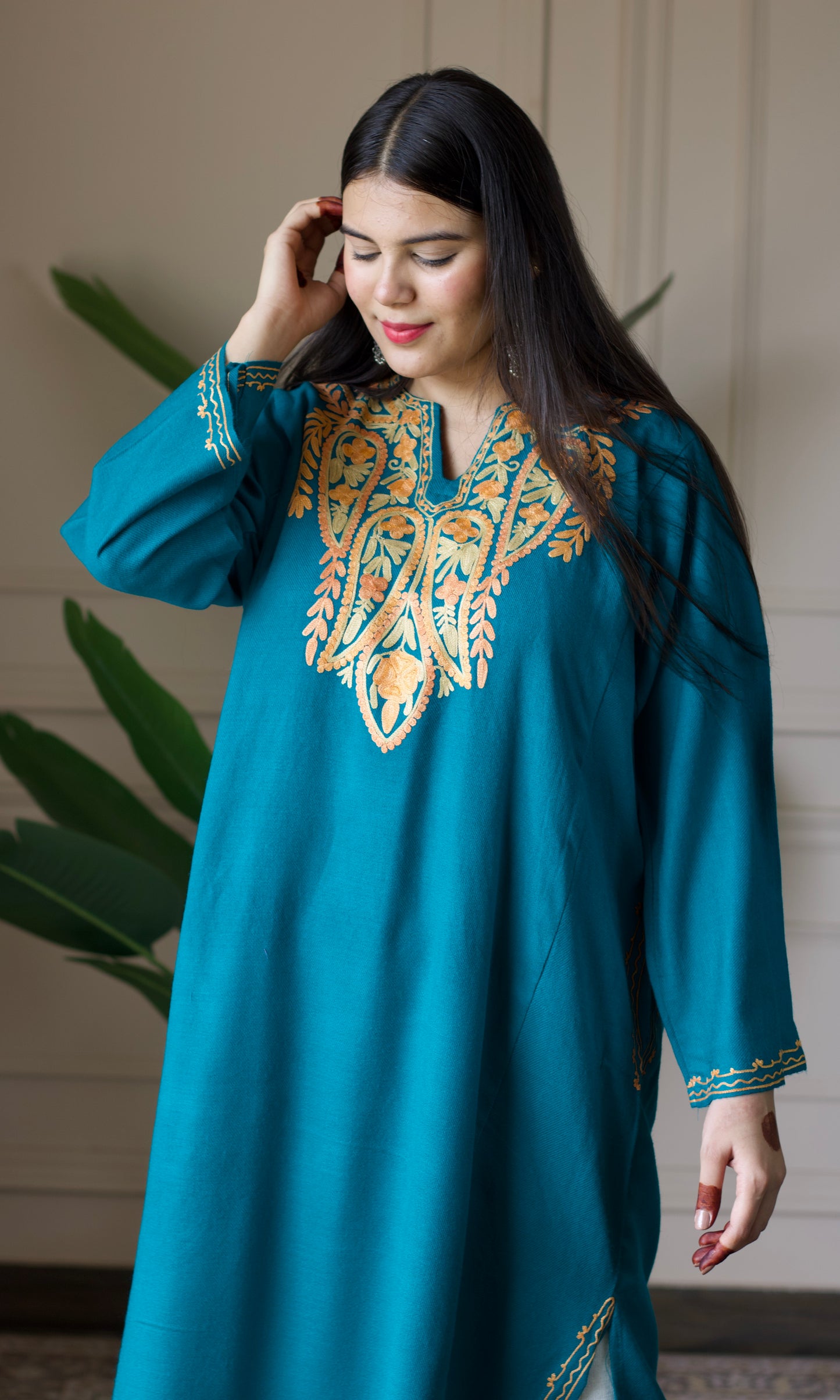 Sea Green Aari Embroidered Fine Cashmilon Pheran