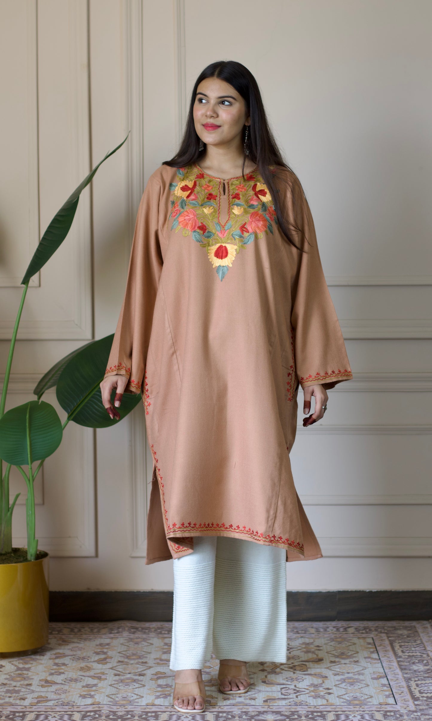 Blush Glow Aari Embroidered Fine Cashmilon Pheran
