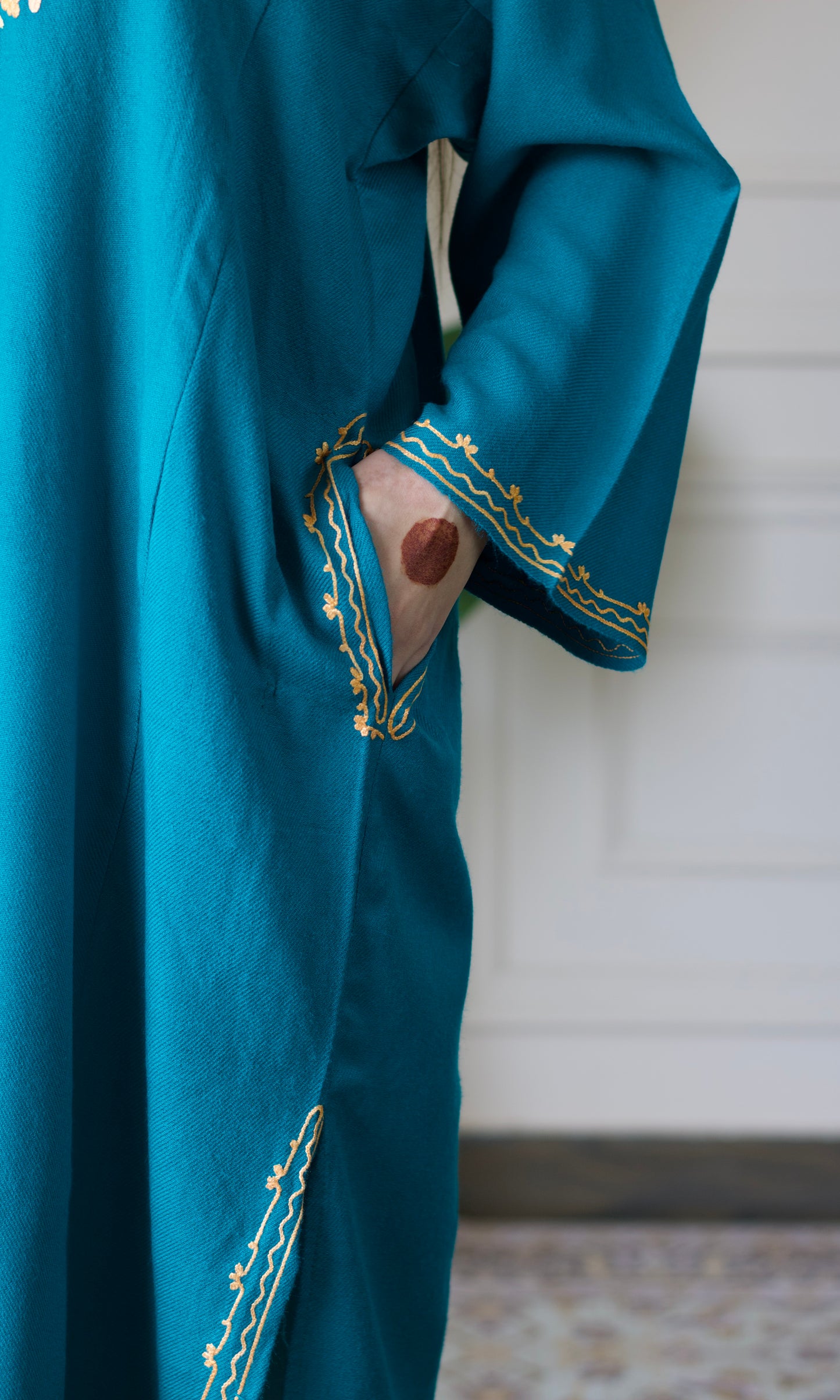 Sea Green Aari Embroidered Fine Cashmilon Pheran