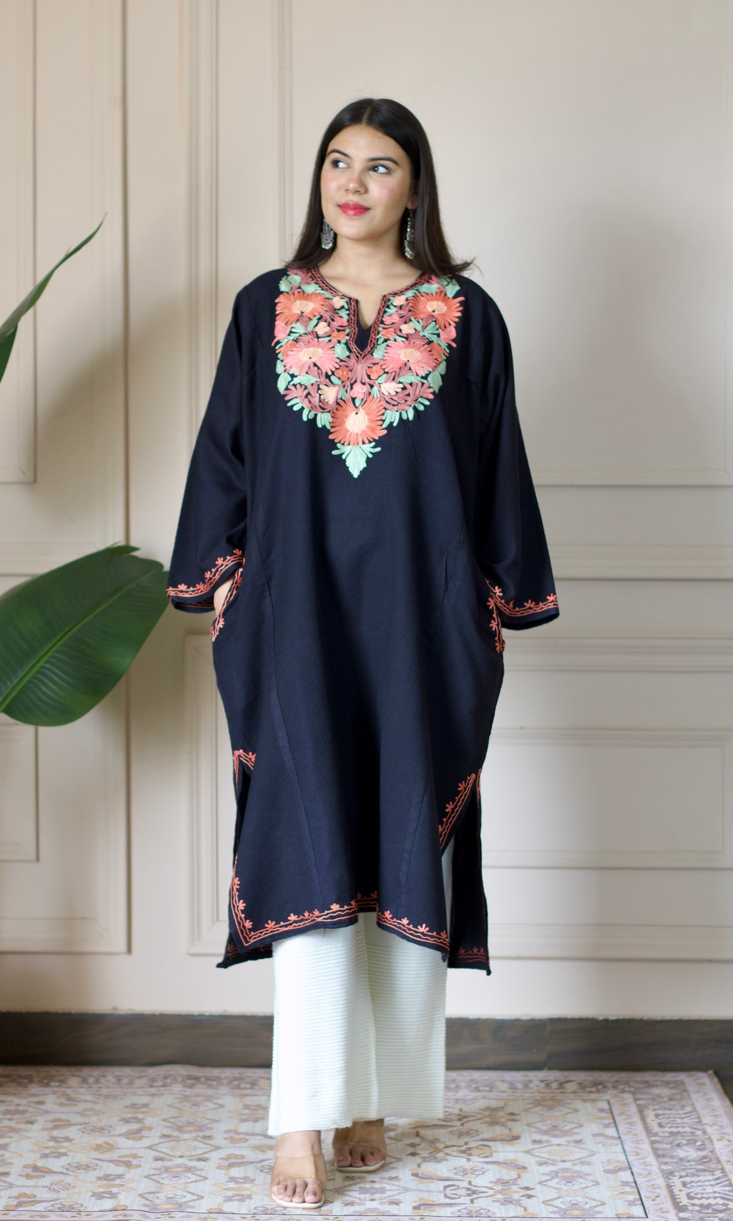 Floral Glow Aari Embroidered Black Fine Cashmilon Pheran