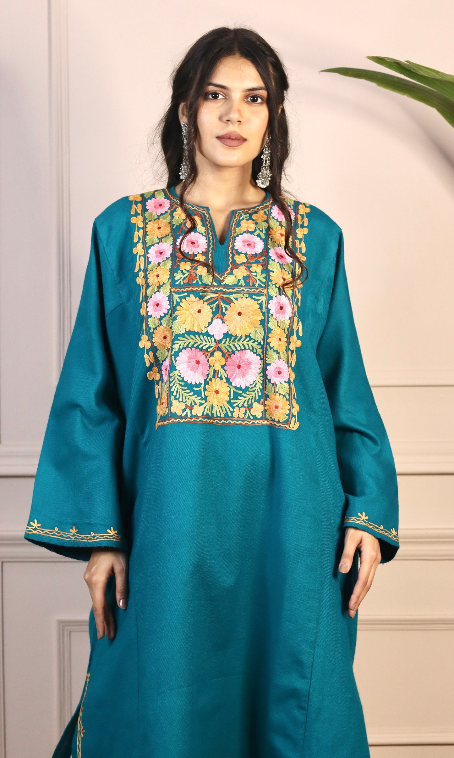 Sea Green Aari Embroidered Fine Cashmilon Pheran