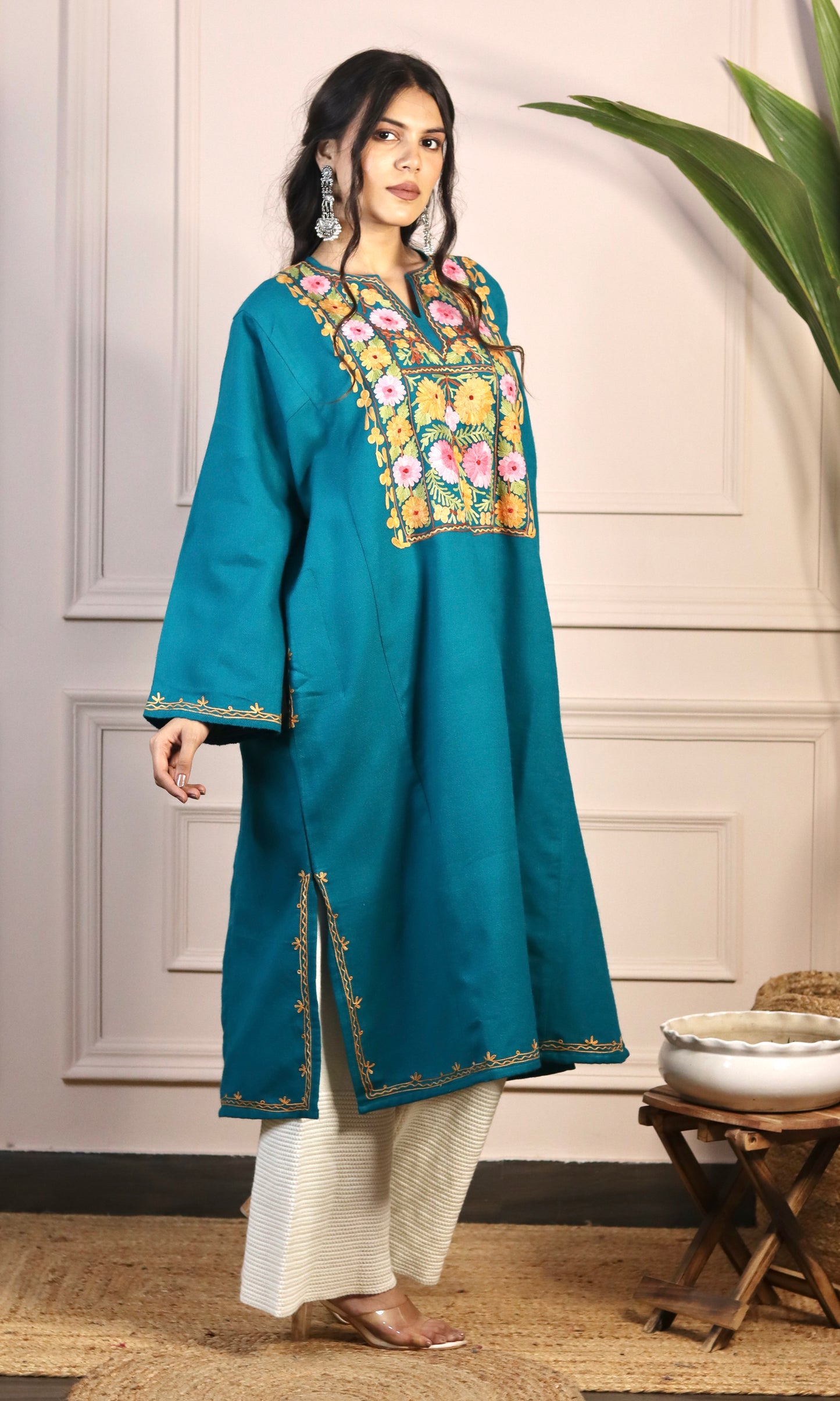 Sea Green Aari Embroidered Fine Cashmilon Pheran