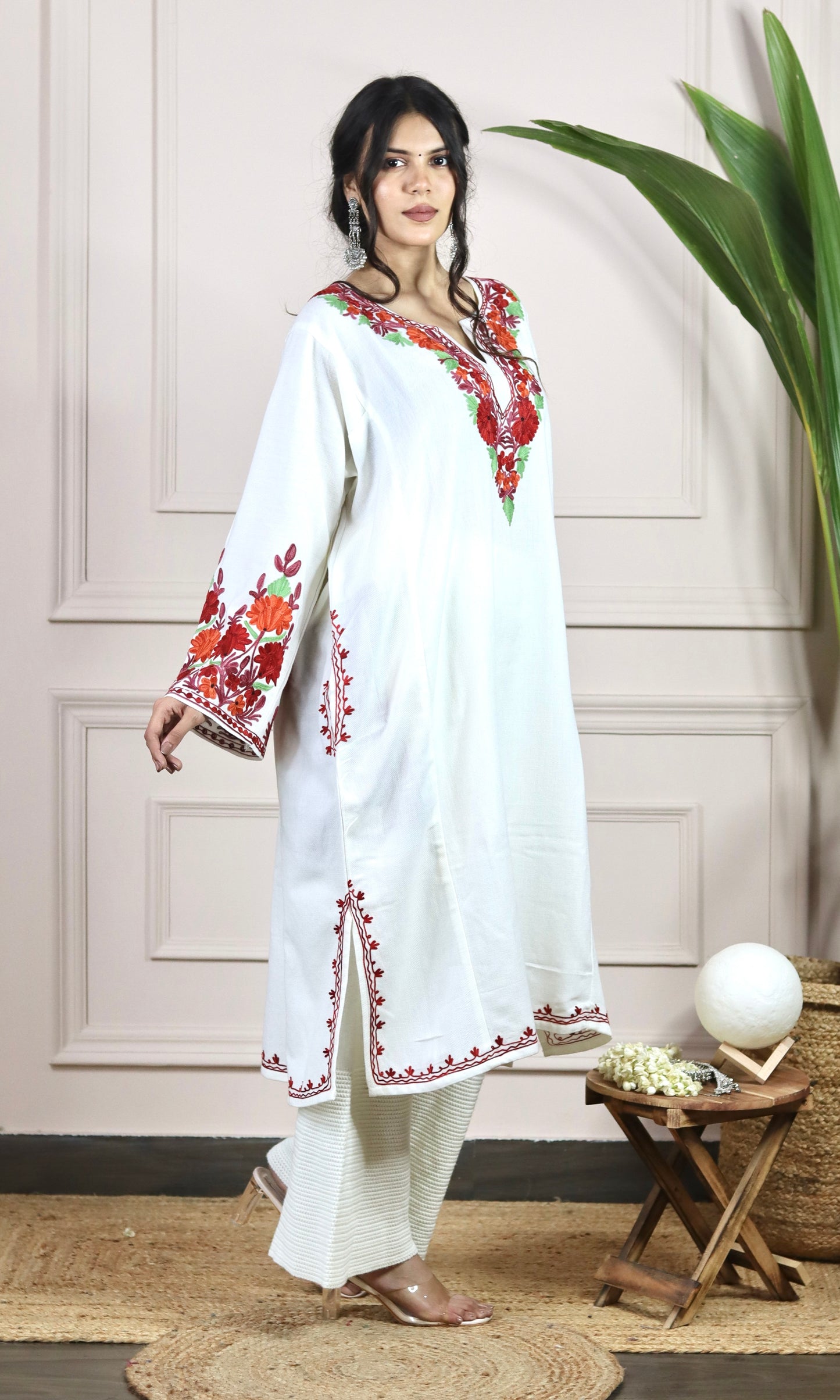 Crimson Bloom White Aari Embroidered Fine Cashmilon Pheran