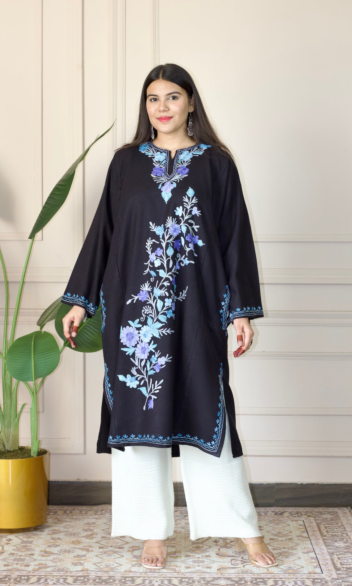 Blue Bliss Aari Embroidered Black Fine Cashmilon Pheran
