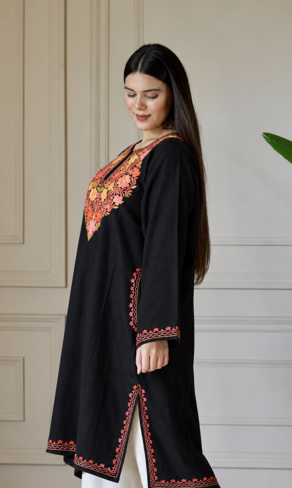 Black Saffron Bloom Aari Embroidered Fine Cashmilon Pheran