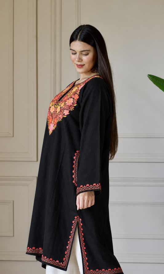 Black Saffron Bloom Aari Embroidered Fine Cashmilon Pheran