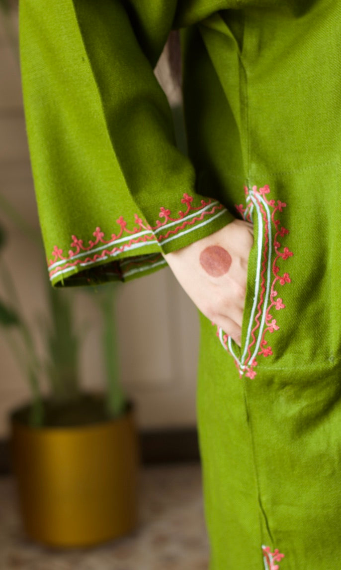 Mehendi Aari Embroidered Fine Cashmilon Pheran