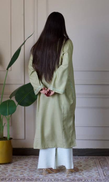 Beige Aari Embroidered Fine Cashmilon Pheran