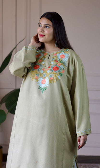 Beige Aari Embroidered Fine Cashmilon Pheran