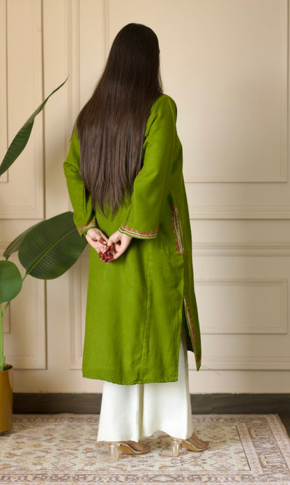 Mehendi Aari Embroidered Fine Cashmilon Pheran