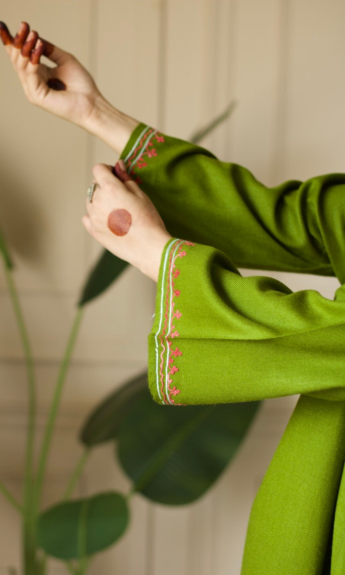 Mehendi Aari Embroidered Fine Cashmilon Pheran