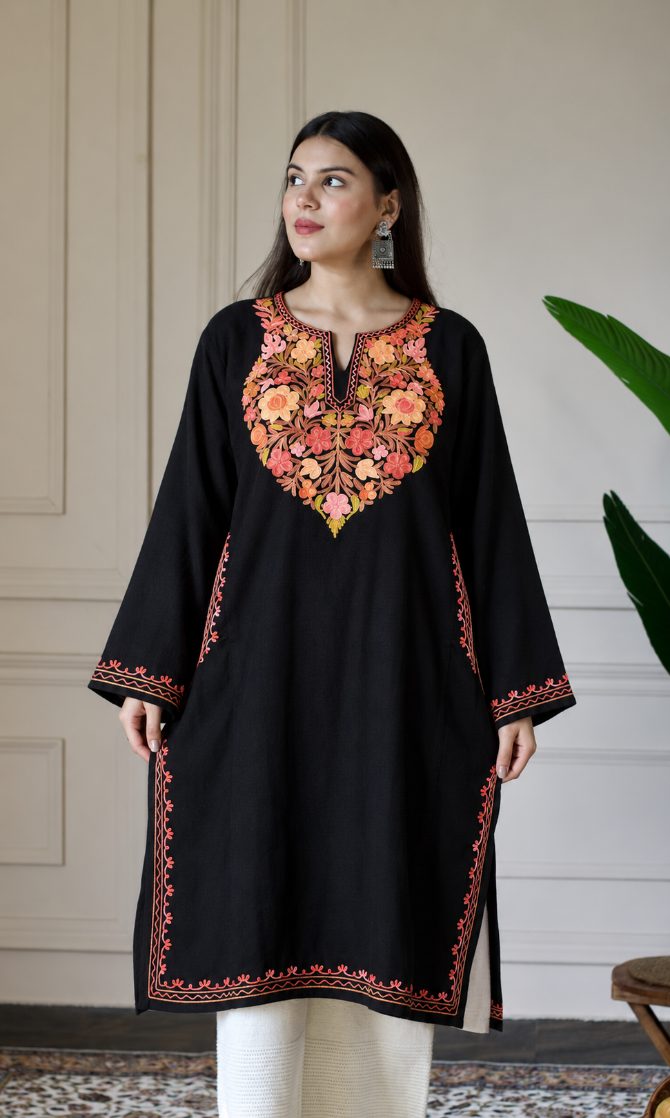 Black Saffron Bloom Aari Embroidered Fine Cashmilon Pheran