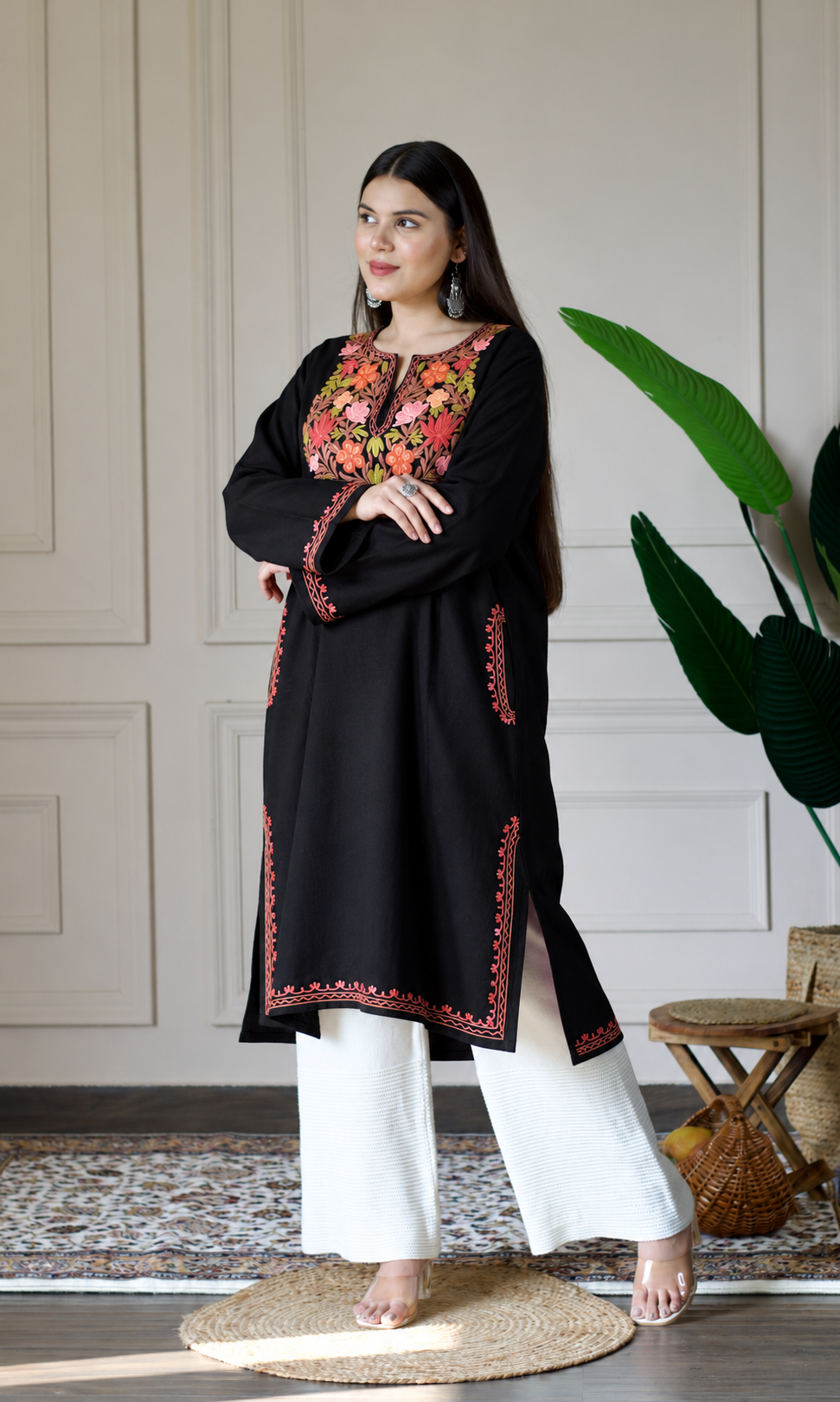 Black Saffron Rose Aari Embroidered Fine Cashmilon Pheran
