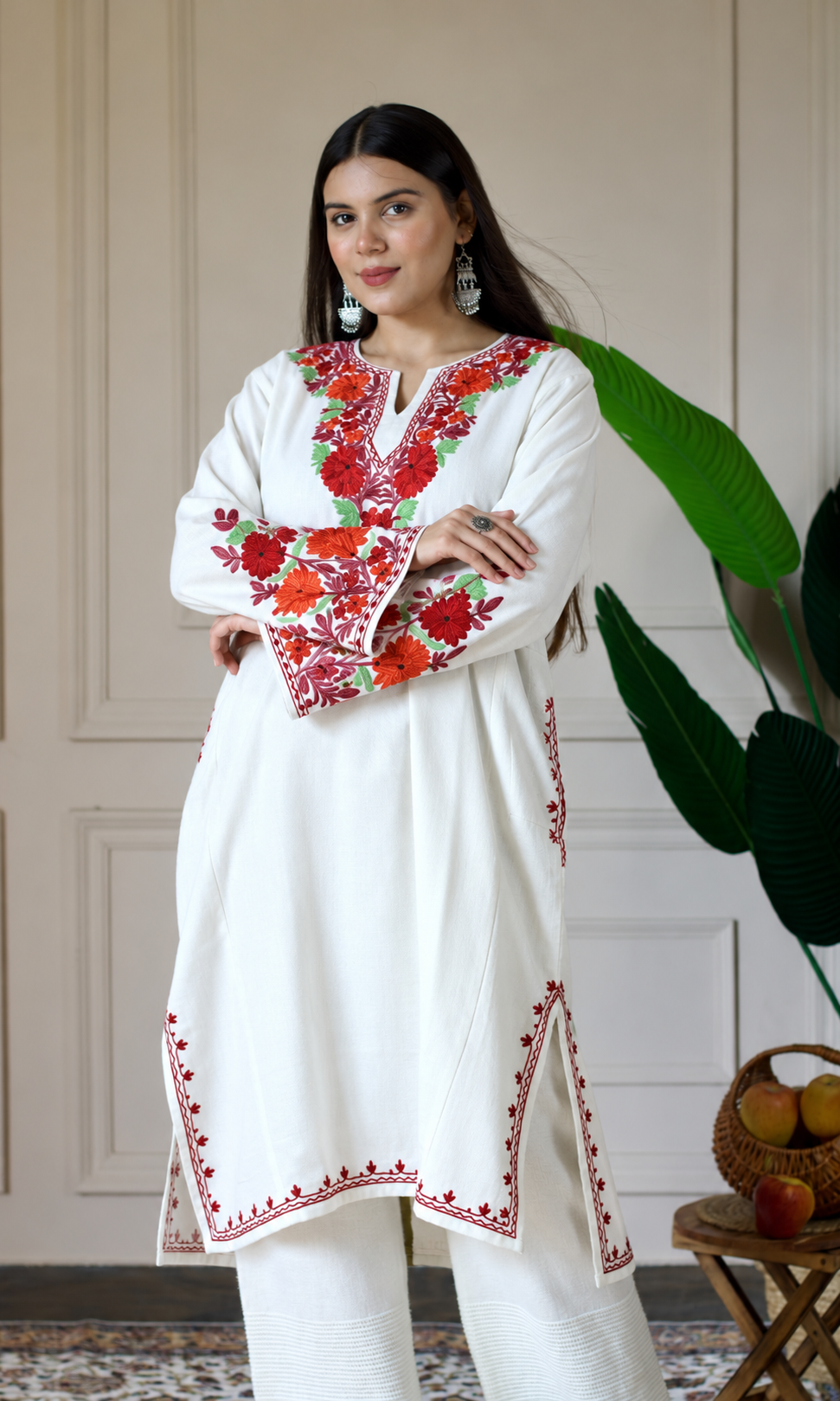 Crimson Bloom White Aari Embroidered Fine Cashmilon Pheran