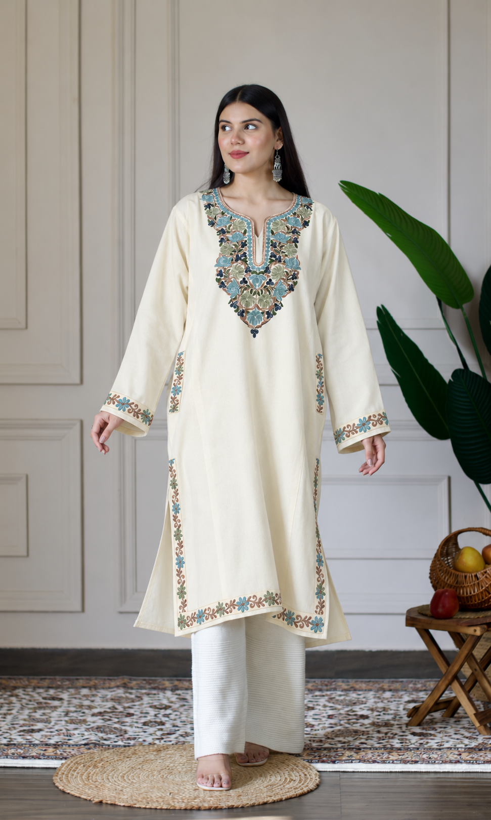Ivory Sage Bloom Aari Embroidered Fine Cashmilon Pheran