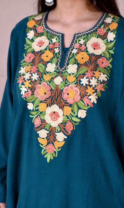 Deep Sea Green Vibrant Aari Embroidered Fine Cashmilon Pheran