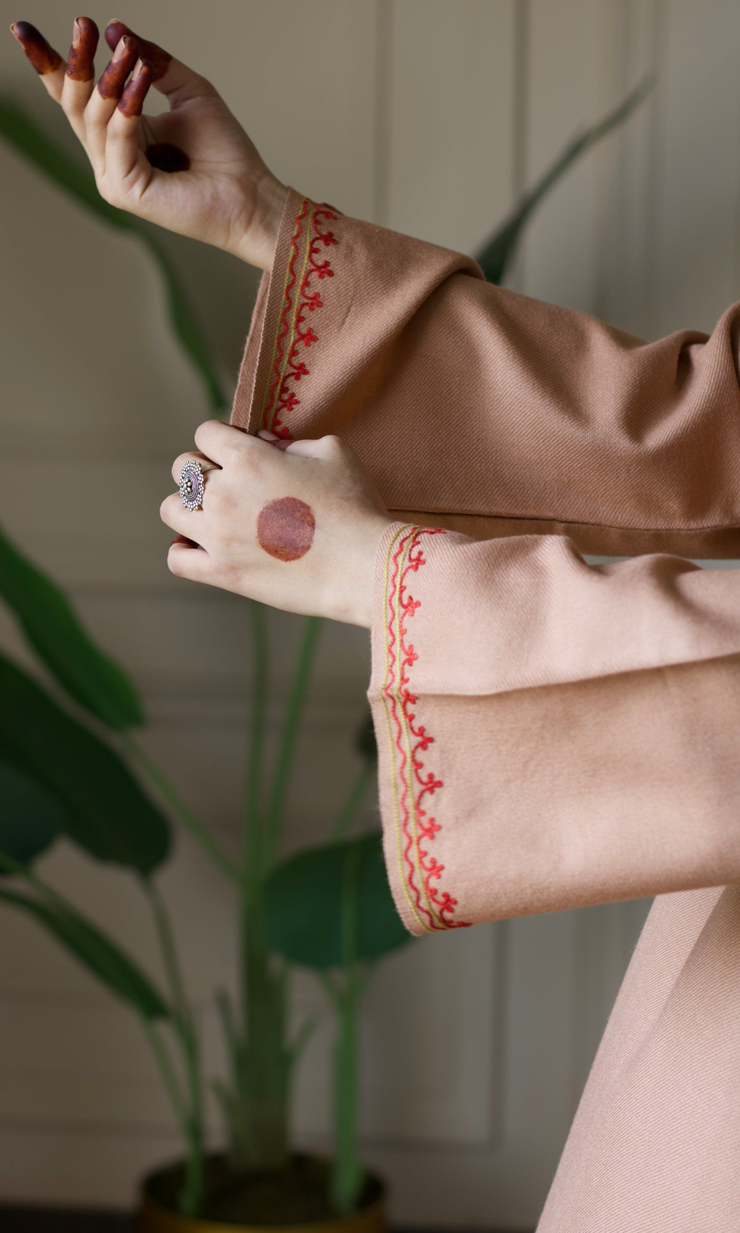 Blush Glow Aari Embroidered Fine Cashmilon Pheran